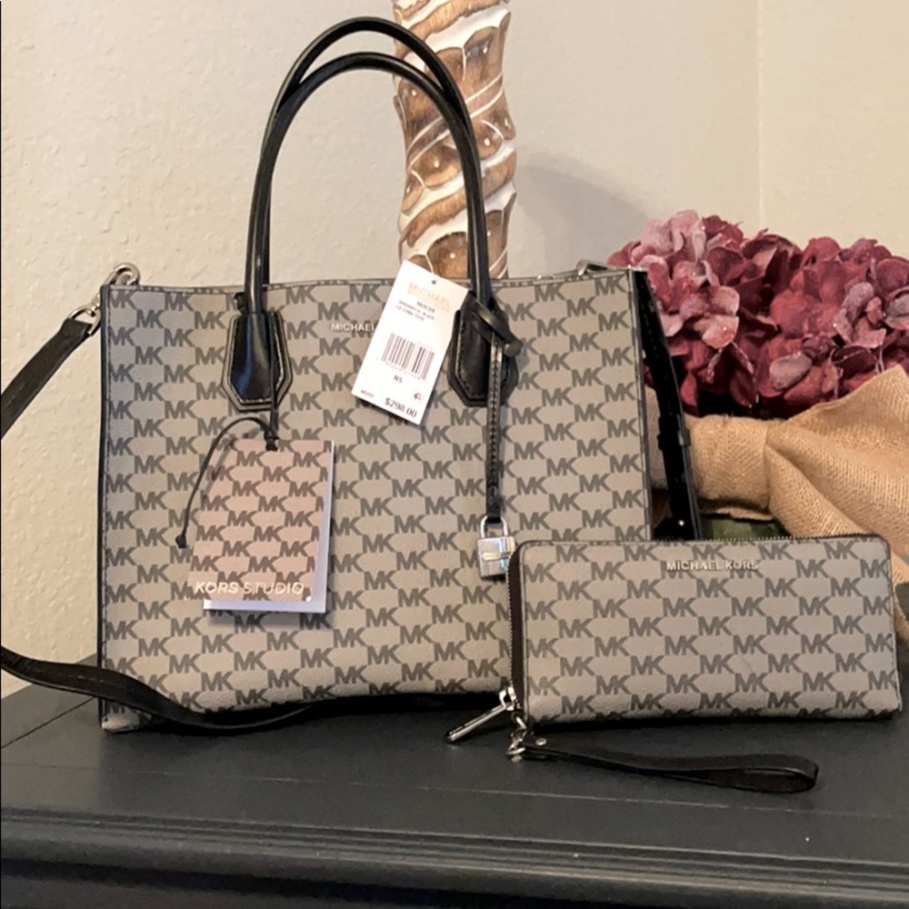 Michael Kors Mercer purse w/ matching wallet